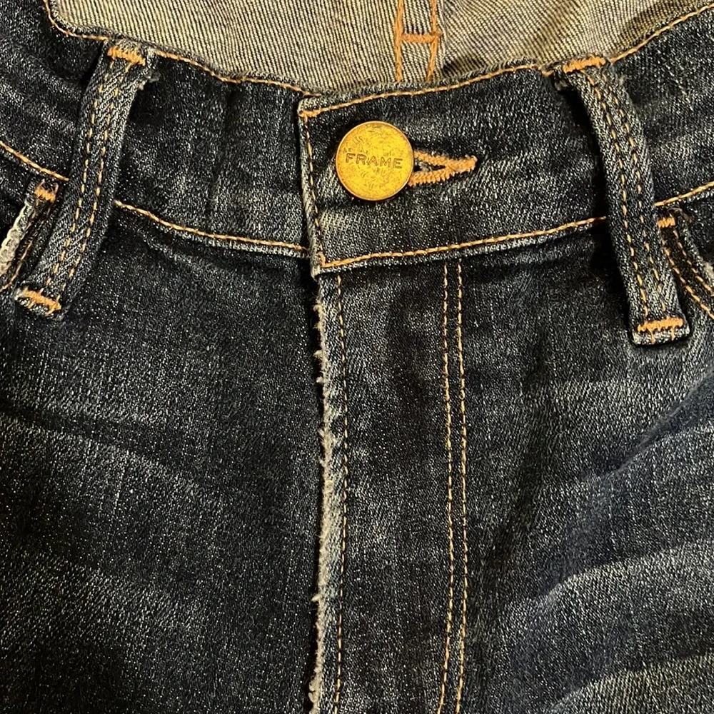 Distressed Le Skinny de Jeanne Frame Denim
